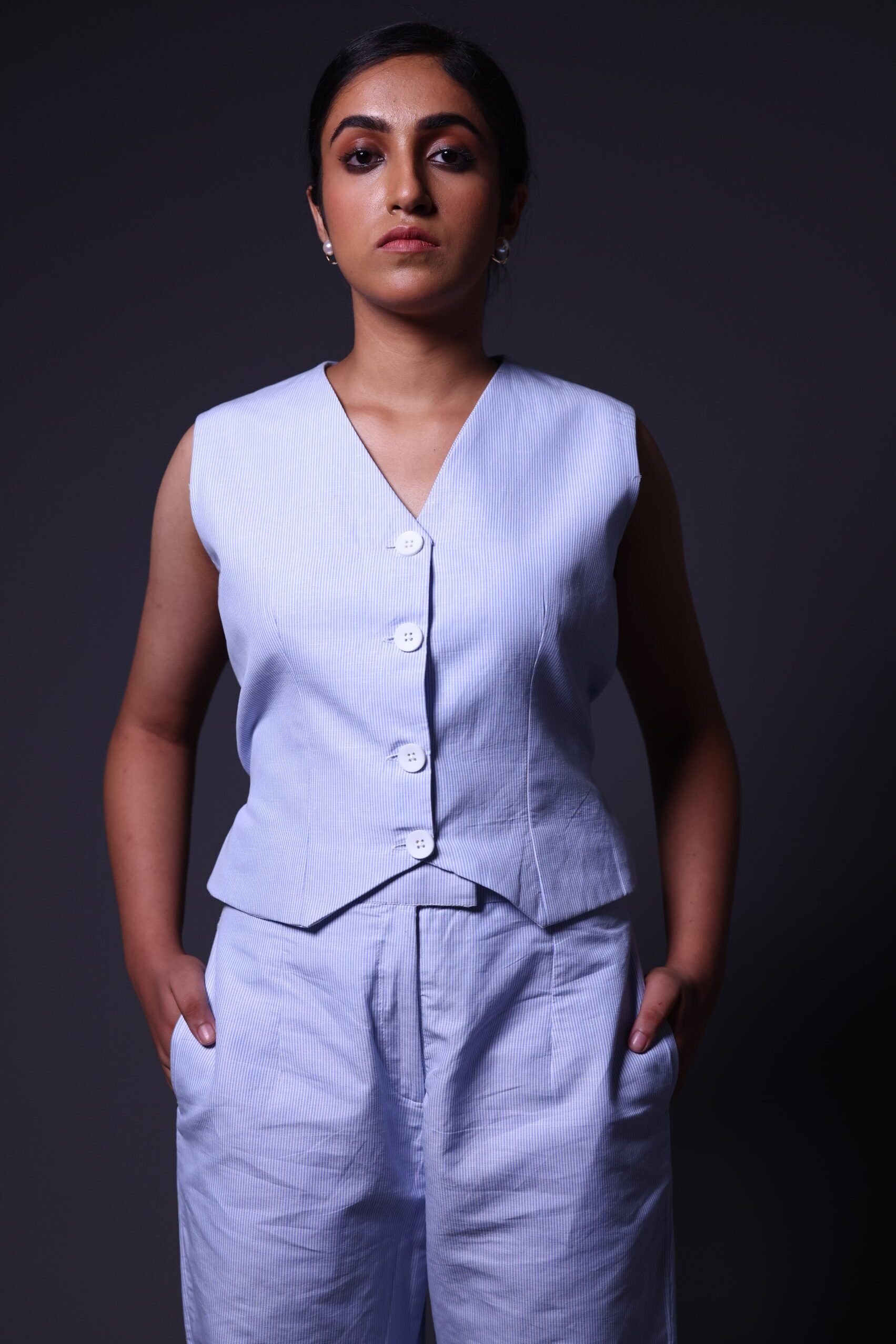 Sleeveless waistcoat with pants - Image 6