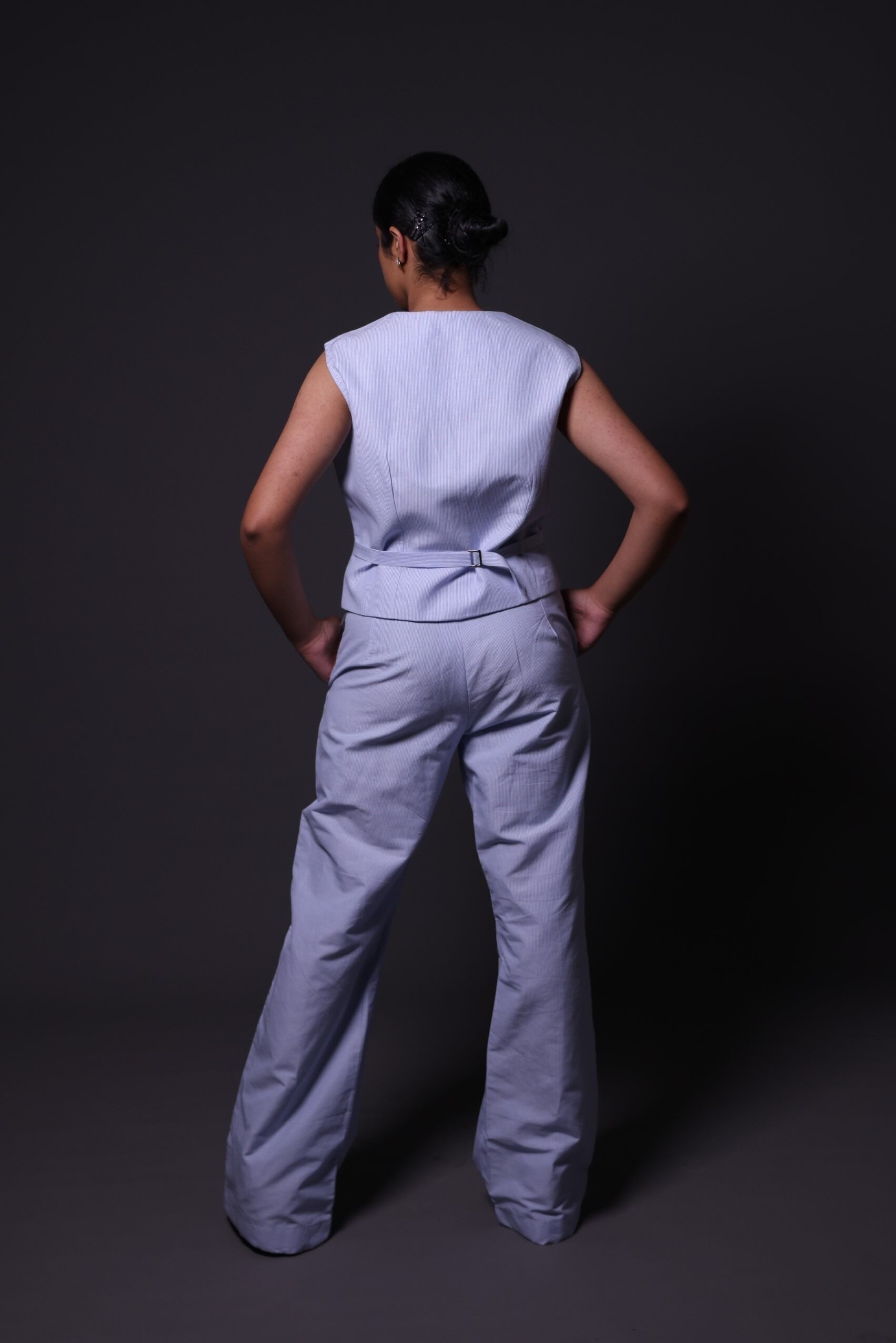 Sleeveless waistcoat with pants - Image 5