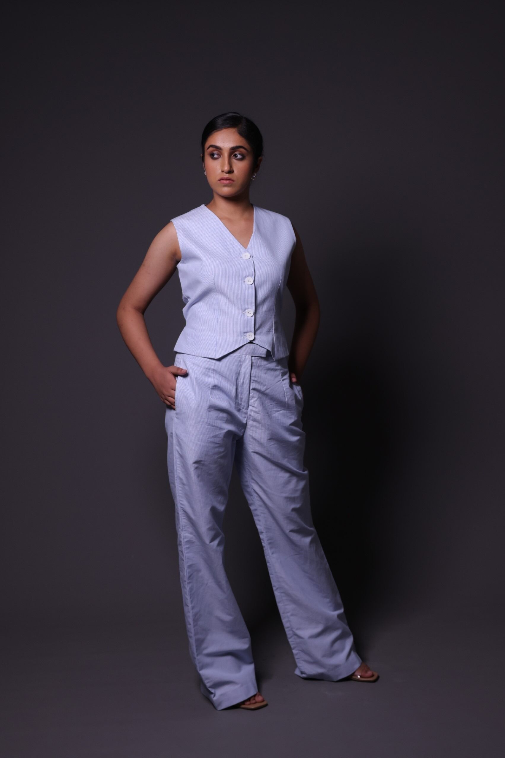 Sleeveless waistcoat with pants - Image 3