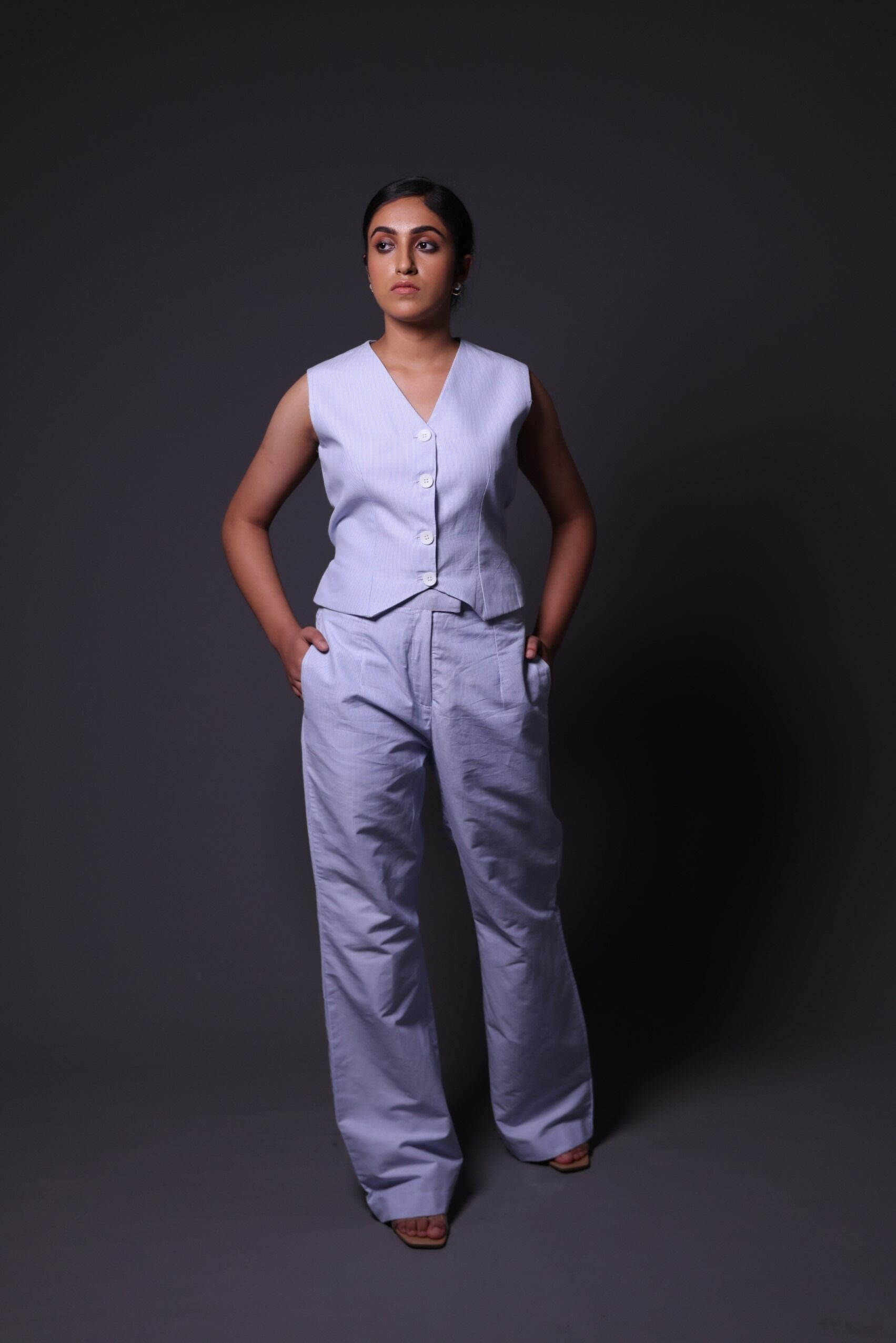 Sleeveless waistcoat with pants - Image 2